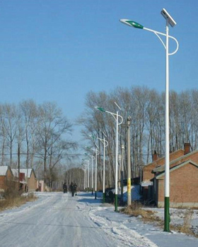 辽宁朝阳7米太阳能路灯雪后风景